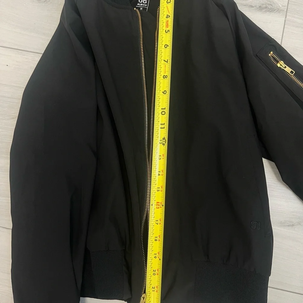 Alibon Fit Women’s Black Bomber Jacket Sz M Gold Zipper Athleisure Retro Travel - Picture 8 of 9